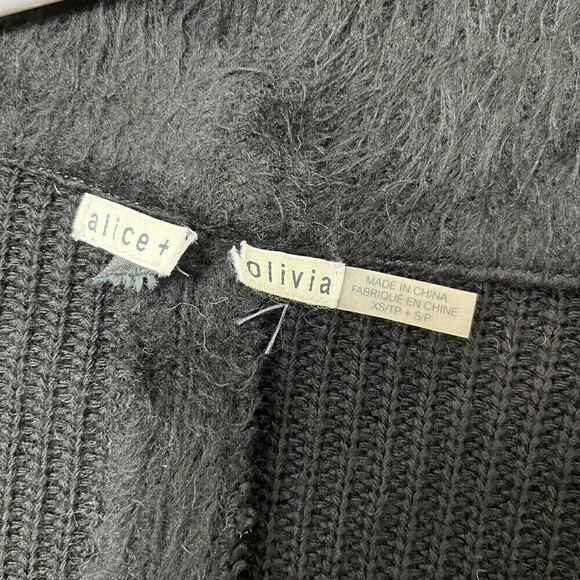 Welcome to my closet! - Picture 9 of 9